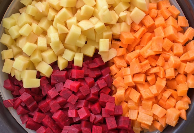 Légumes à cuire à la vapeur. Cubes mélangés de légumes. Nourriture saine