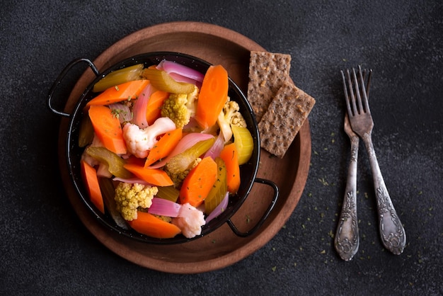 Légumes cuits dans un régime bol et aliments sains