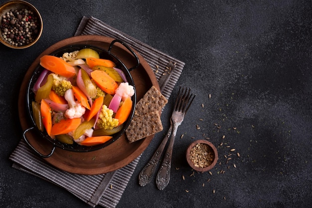 Légumes cuits dans un régime bol et aliments sains