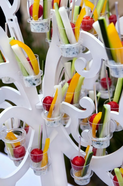 Légumes dans des verres pour une fête