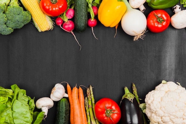 Photo légumes délicieux et espace au milieu