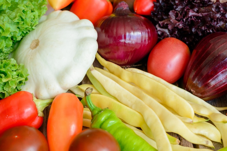 Photo légumes sur fond de bois vintage