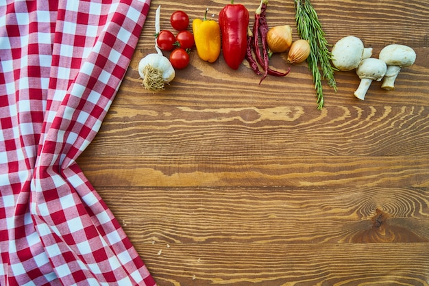 Légumes sur fond de bois