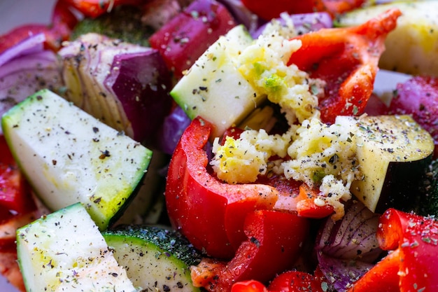 Légumes Frais Aux épices Et Ail Pressé