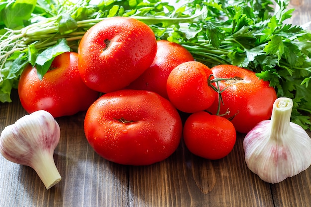 Légumes frais sur bois