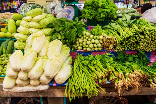 Légumes frais en rayon