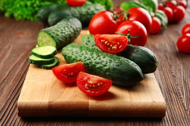 Légumes frais sur table en bois libre