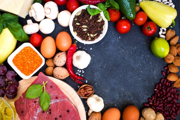 Photo légumes et fruits frais sur une table