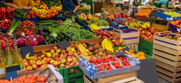 Les légumes et les fruits sont vendus sur le marché Mise au point sélective