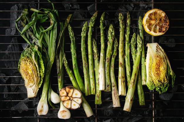 Légumes grillés sur charbon