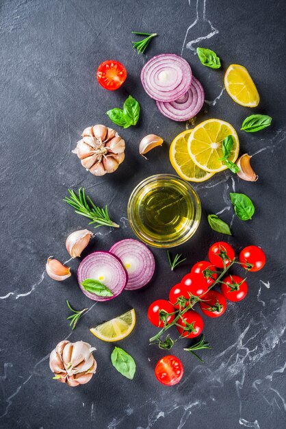 légumes et herbes pour la cuisson, vue de dessus