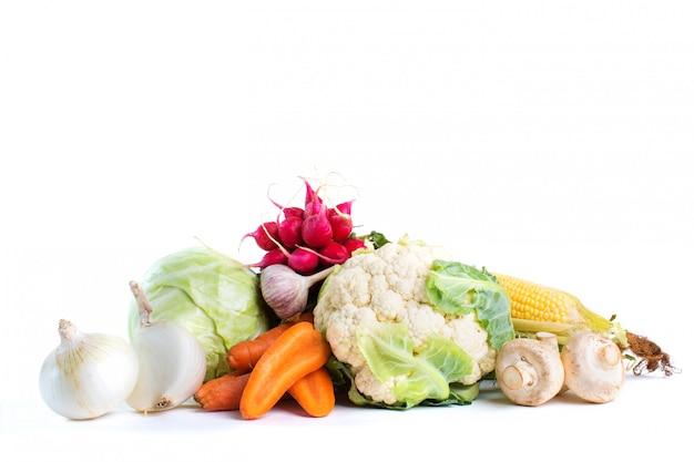 Légumes isolés sur un espace blanc