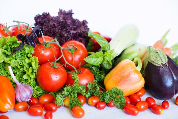 Légumes isolés sur fond blanc