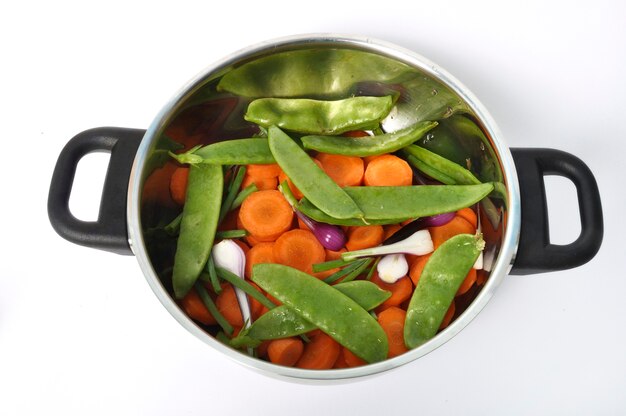 Légumes mélangés dans un pot