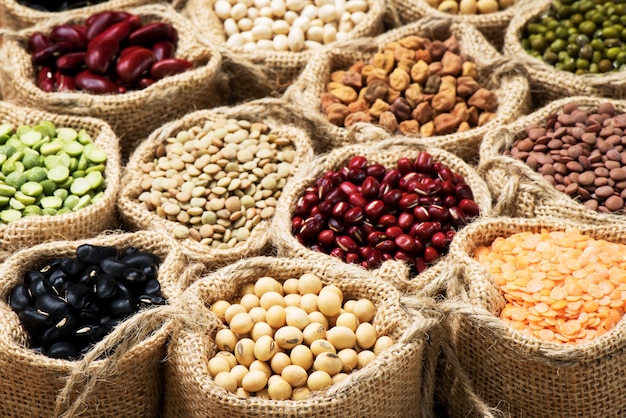 Légumes multicolores dans un sac