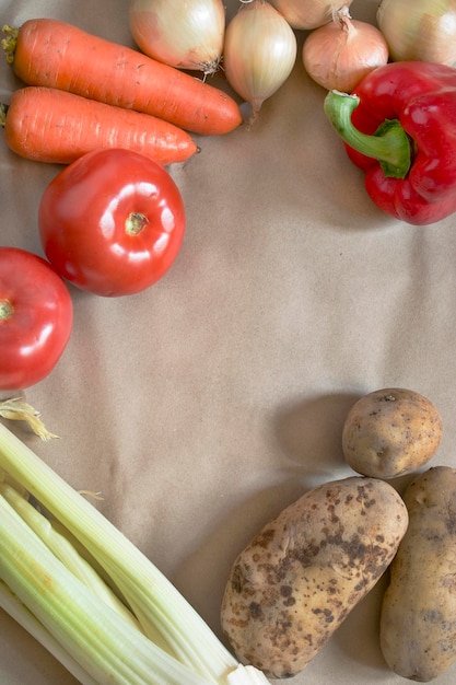 Légumes sur papier kraft