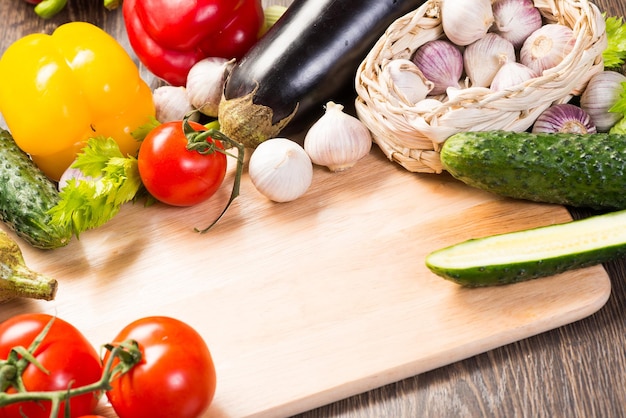 Légumes sur le plateau de la cuisine