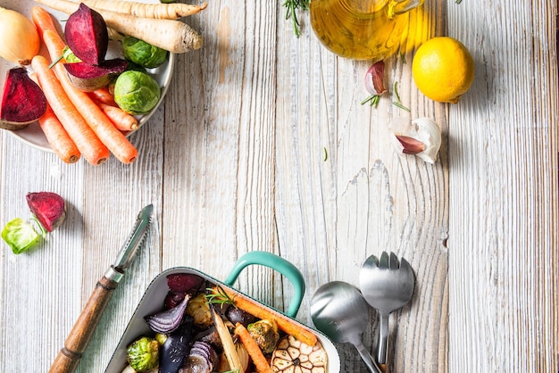 Légumes-racines grillés et rôtis aux herbes Nourriture simple et saine