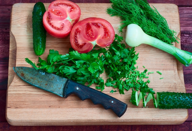 Légumes de saison sur un plateau de cuisine