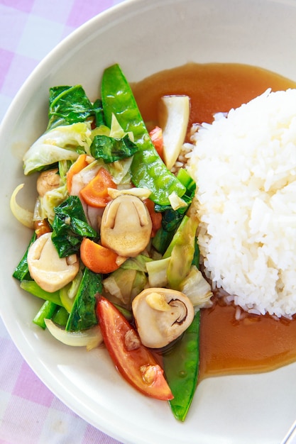 Légumes sautés pour une bonne santé vert