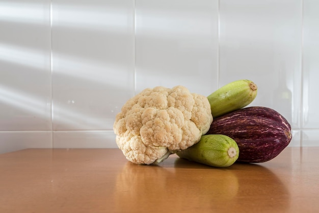 Légumes sur la table de la cuisine