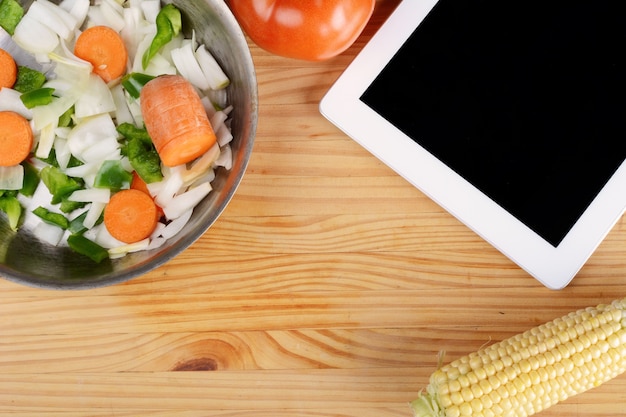 Légumes avec une tablette numérique