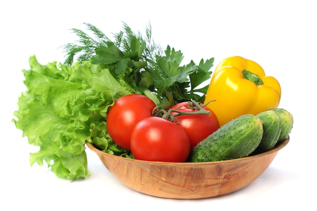 Légumes - tomate, concombre, poivron isolé sur fond blanc