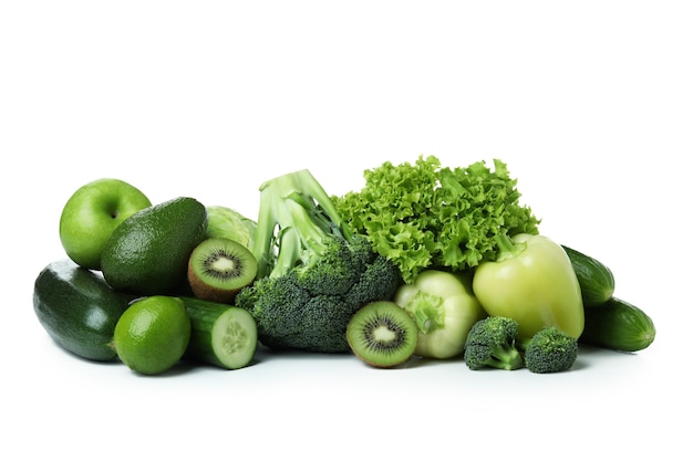 Légumes Verts Frais Isolés Sur Blanc