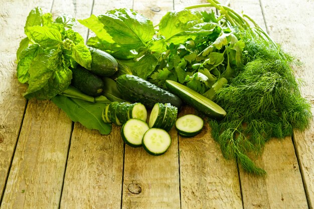 Légumes verts, plantes et herbes