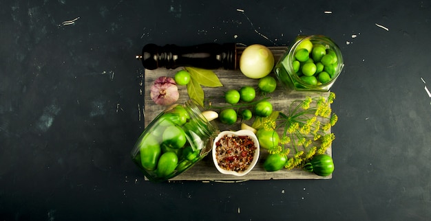 Légumes verts sur une table en bois