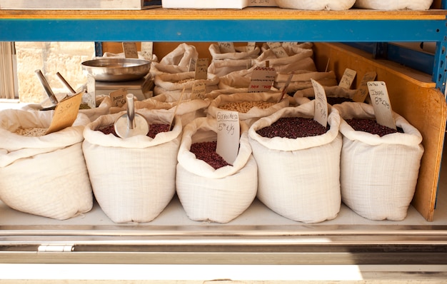 Légumineuses à l&#39;intérieur des sacs