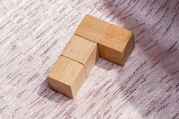 Élément en bois du puzzle en vue