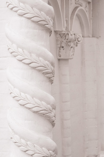 Éléments de décorations architecturales de bâtiments, stuc de gypse, texture de mur, ornements et motifs en plâtre