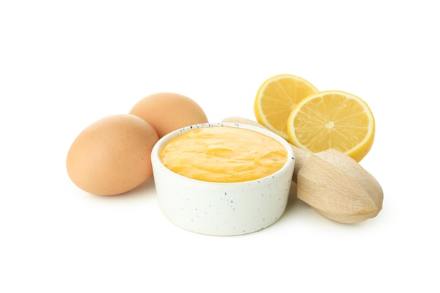 Lemon curd et ingrédients isolés sur fond blanc