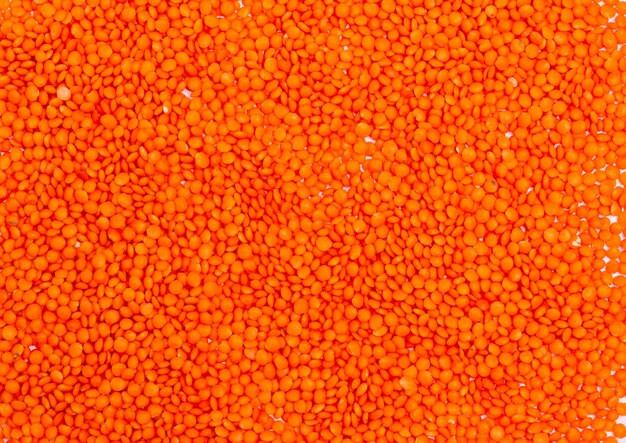 Lentilles orange sèches pour les végétaliens en arrière-plan, espace copie, place pour le texte.