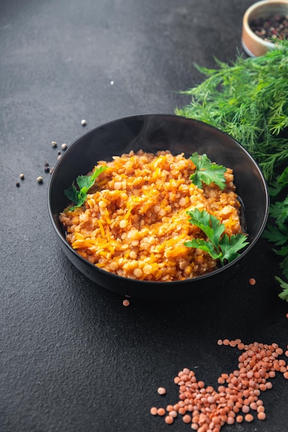 lentilles rouges légumineuses compotées de légumes et épices au curry prêt à manger repas