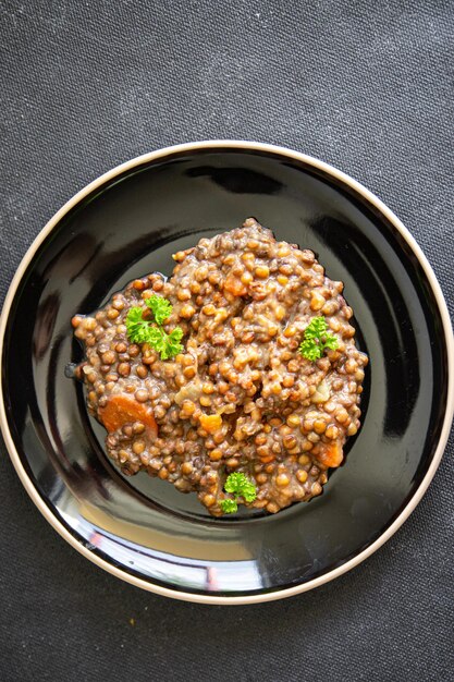 lentilles vertes cuisine de légumes frais repas sain régime alimentaire collation sur la table copie espace nourriture