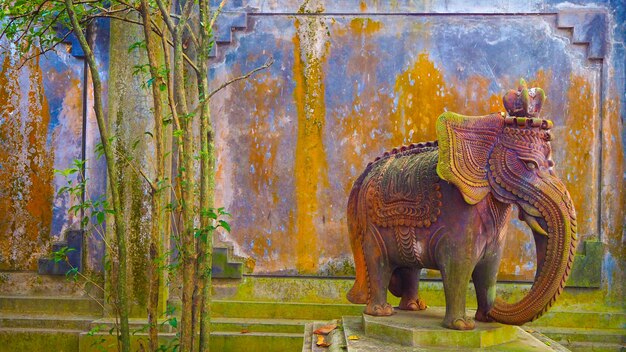 Éléphant dans le temple bouddhiste