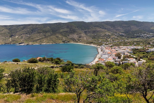 Îles grecques Vue de la ville de Korthiou à partir de la haute île d'Andros Cyclades Grèce