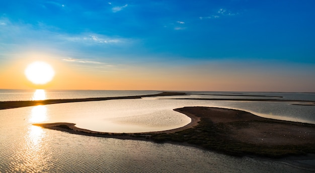 Îles inhabituelles sur le lac Sivash