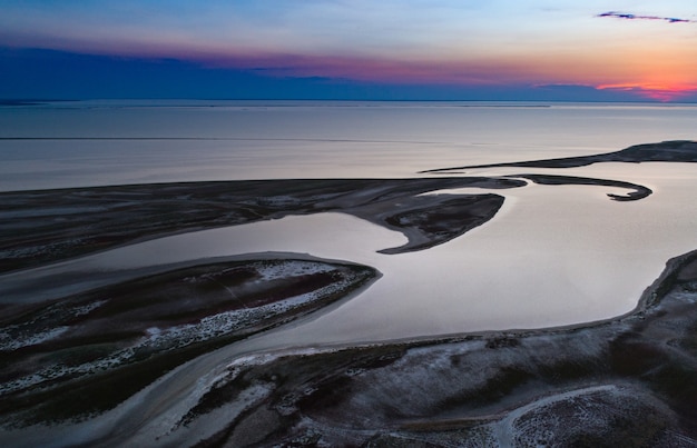 Îles inhabituelles sur le lac Sivash