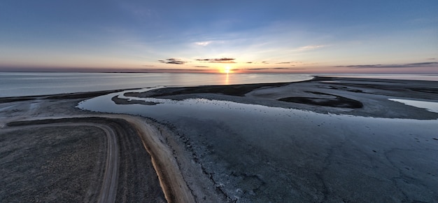 Îles insolites sur le lac Sivash, vue aérienne