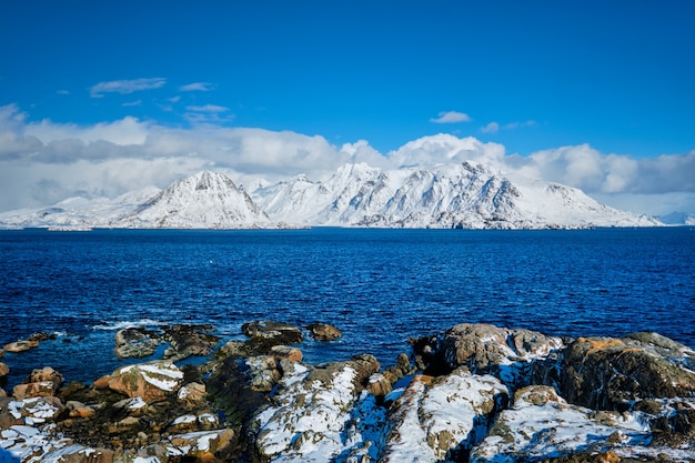 Îles Lofoten et mer de Norvège en hiver norvège