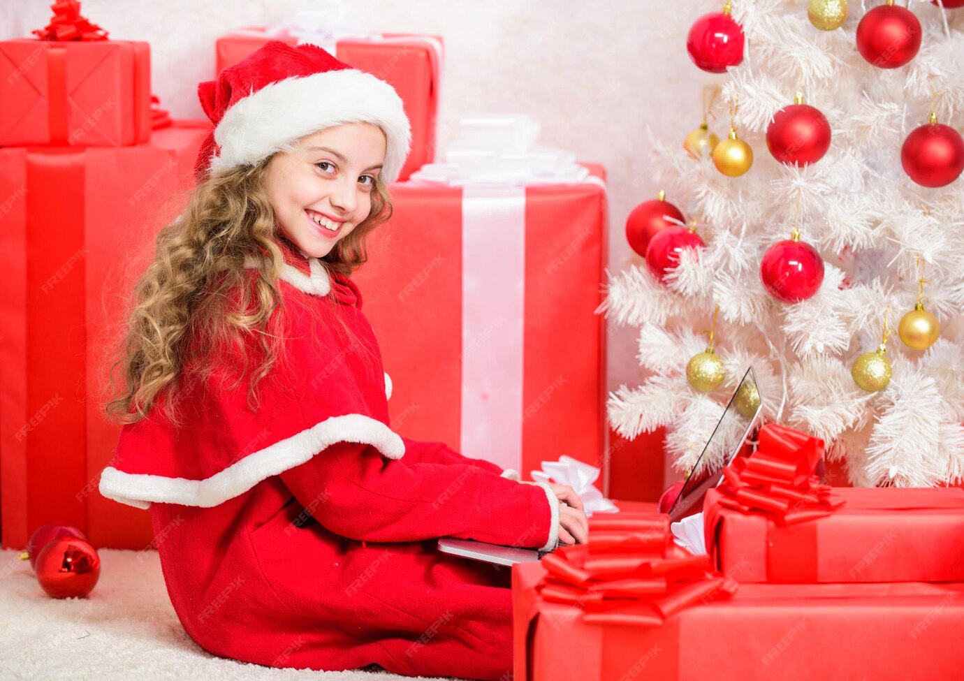 Lettre D'écriture Au Père Noël Tradition Hivernale Enfant Jolie Fille