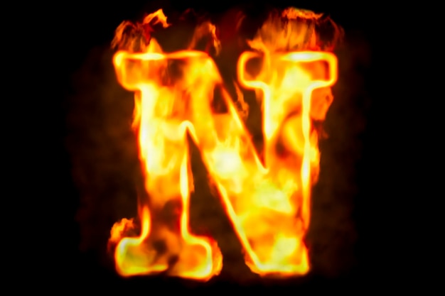 La lettre de feu N de la flamme brûlante est un rendu 3D.