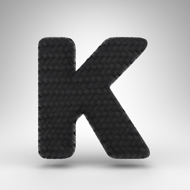 Lettre K majuscule sur fond blanc. Police de rendu 3D en fibre de carbone noire avec texture de fil de carbone.
