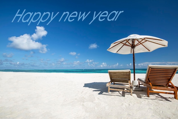 Lettres de bonne année sur la plage de sable fond de paysage d'été exotique concept de plage de nouvel an