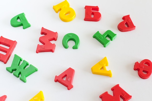 Lettres en plastique de l'alphabet russe Lettres multicolores ABC