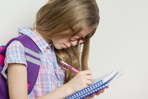 Élève d'école primaire fille