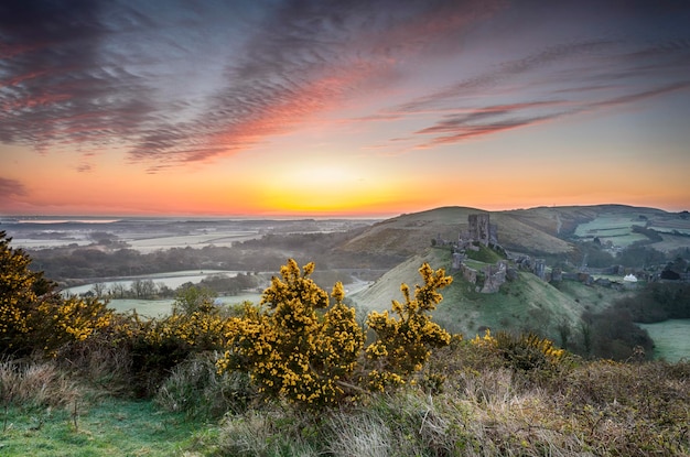 Lever du soleil au château de Corfe